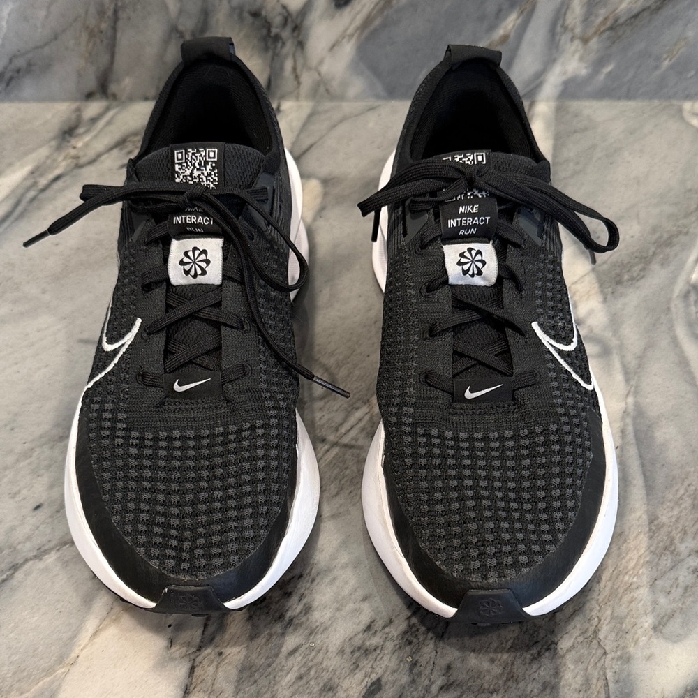 Men’s Nike Black and White Running Shoes 10.5 - Picture 2 of 7